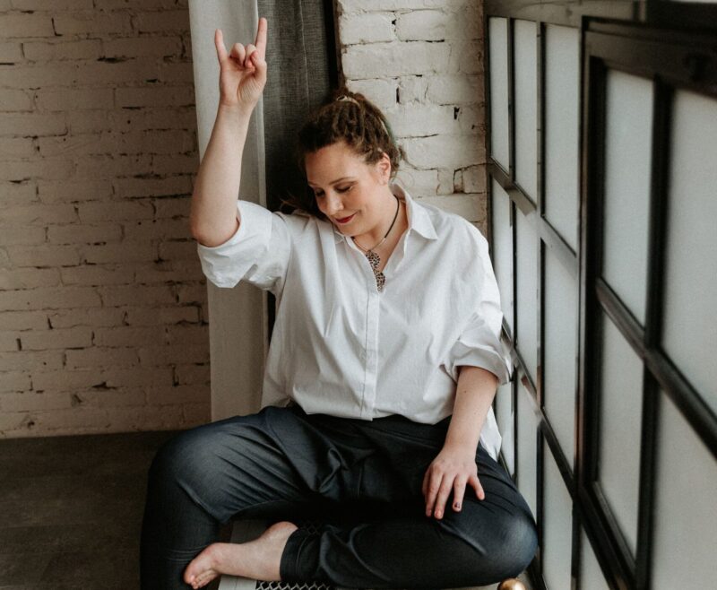 Révész Krisztina, CsontBoszorkány, gyógymasszőr, csontkovács, testtartásjavítás, stressz, fájdalom, Access Consciousness, doTERRA aromaterápia, wellness tanácsadás